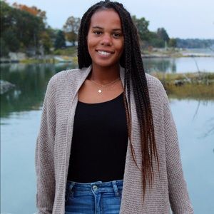 Meet your Posher, Adrienne